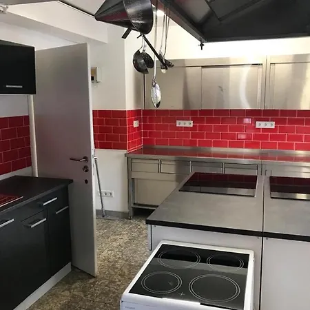 Ferienhaus Astenblick - Ideal Fuer Weihnachtsfeiern Und Familienfeiern Bietet Schlafplaetze Fuer Bis Zu 35 Personen Winterberg
