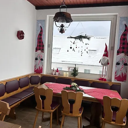 Ferienhaus Astenblick - Ideal Fuer Weihnachtsfeiern Und Familienfeiern Bietet Schlafplaetze Fuer Bis Zu 35 Personen * Winterberg