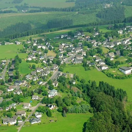 Ferienhaus Astenblick - Ideal Fuer Weihnachtsfeiern Und Familienfeiern Bietet Schlafplaetze Fuer Bis Zu 35 Personen Winterberg